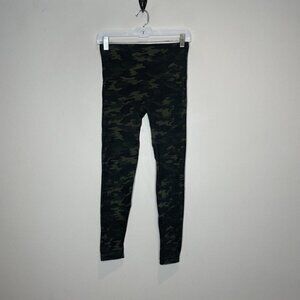 Spanx Look At Me Now Dark Green Camo Seamless 25” Leggings Size Medium